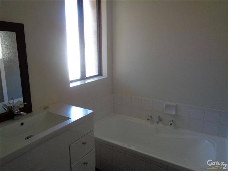 127 Malibu Road, Safety Bay WA 6169