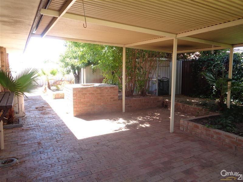 127 Malibu Road, Safety Bay WA 6169