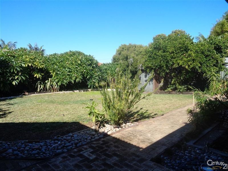 59 Malibu Road, Safety Bay WA 6169