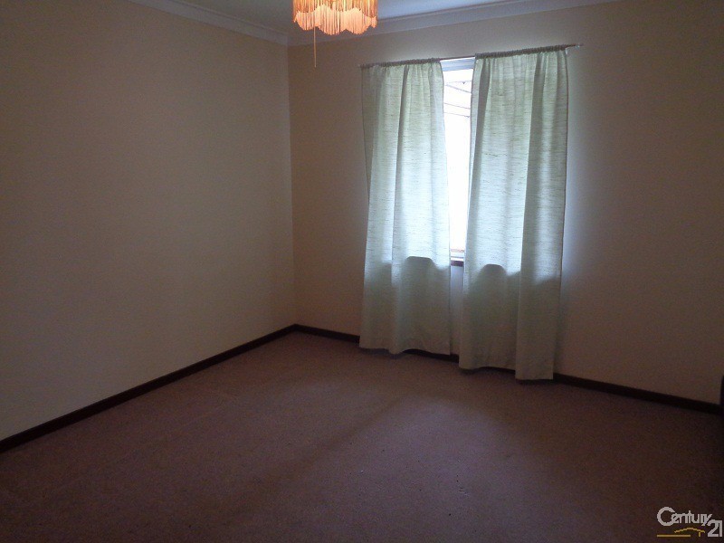 8 Coral Road, Safety Bay WA 6169