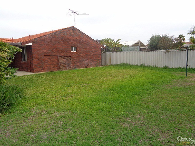 8 Coral Road, Safety Bay WA 6169