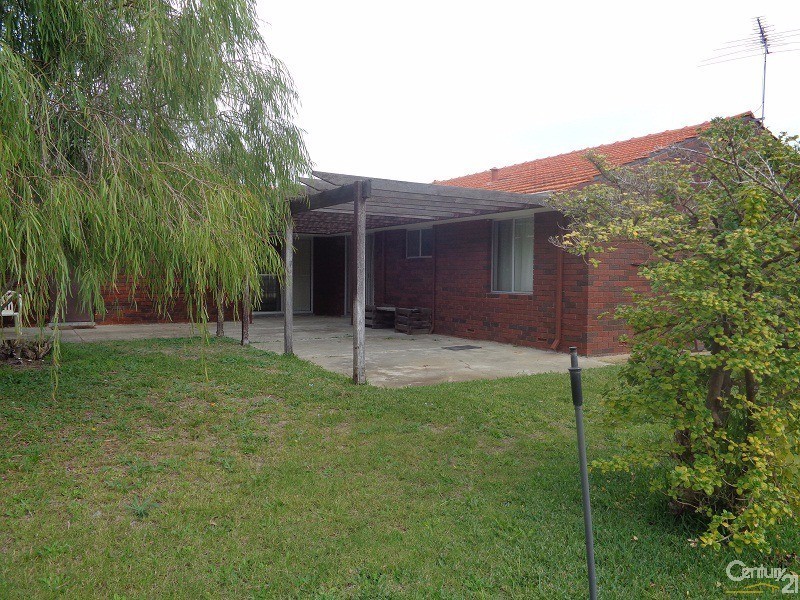 8 Coral Road, Safety Bay WA 6169