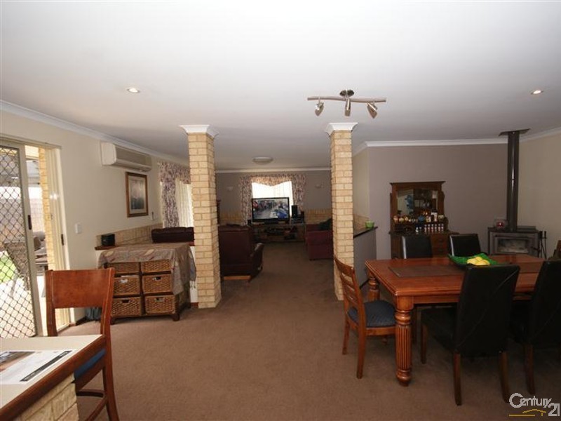 2 Etchell Mews, Waikiki WA 6169