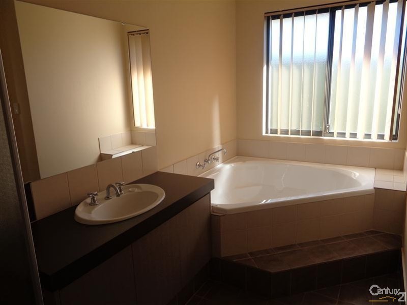 19 Brussels Circuit, Port Kennedy WA 6172