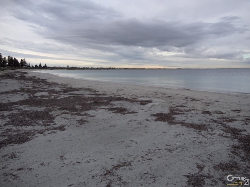 12 Donald Drive, Safety Bay WA 6169