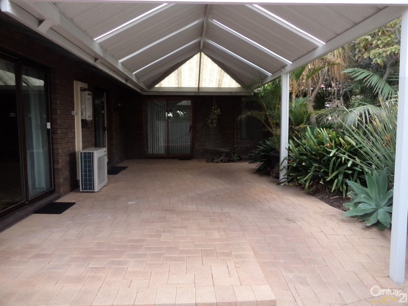 12 Donald Drive, Safety Bay WA 6169