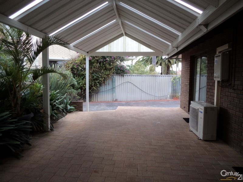 12 Donald Drive, Safety Bay WA 6169