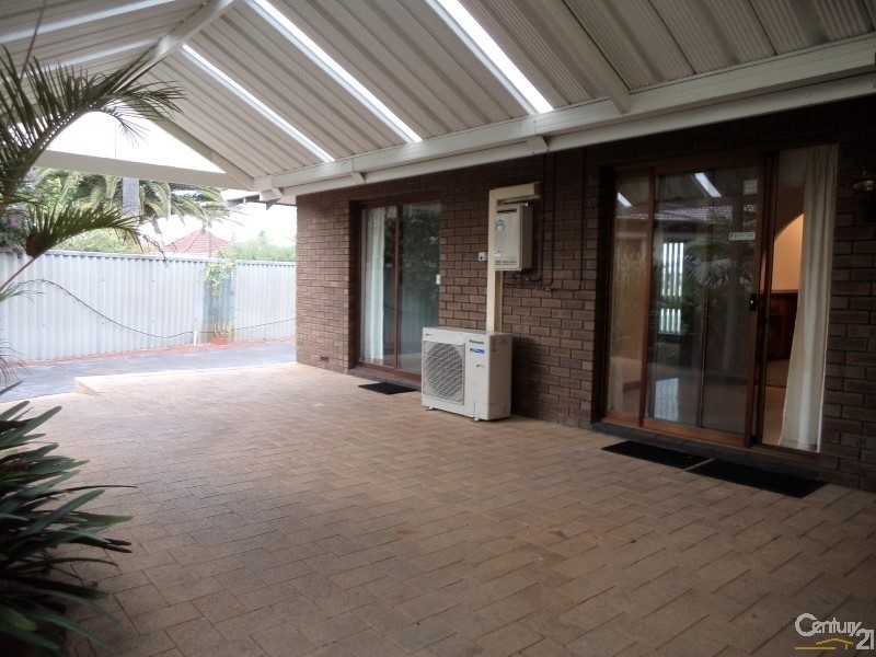 12 Donald Drive, Safety Bay WA 6169