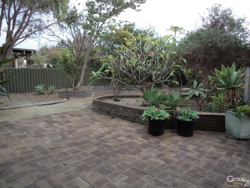 12 Donald Drive, Safety Bay WA 6169