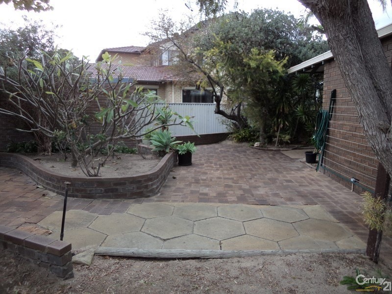 12 Donald Drive, Safety Bay WA 6169