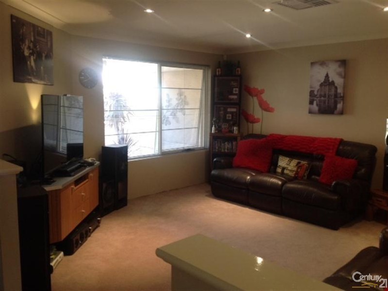 32 Arrowwood Loop, Secret Harbour WA 6173