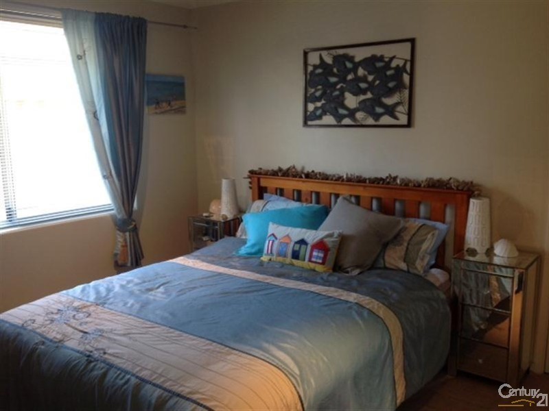 32 Arrowwood Loop, Secret Harbour WA 6173