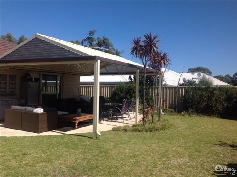 32 Arrowwood Loop, Secret Harbour WA 6173