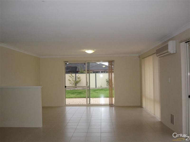 4 Sorrento Turn, Secret Harbour WA 6173