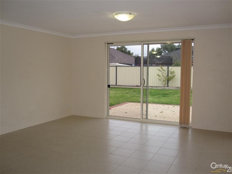 4 Sorrento Turn, Secret Harbour WA 6173