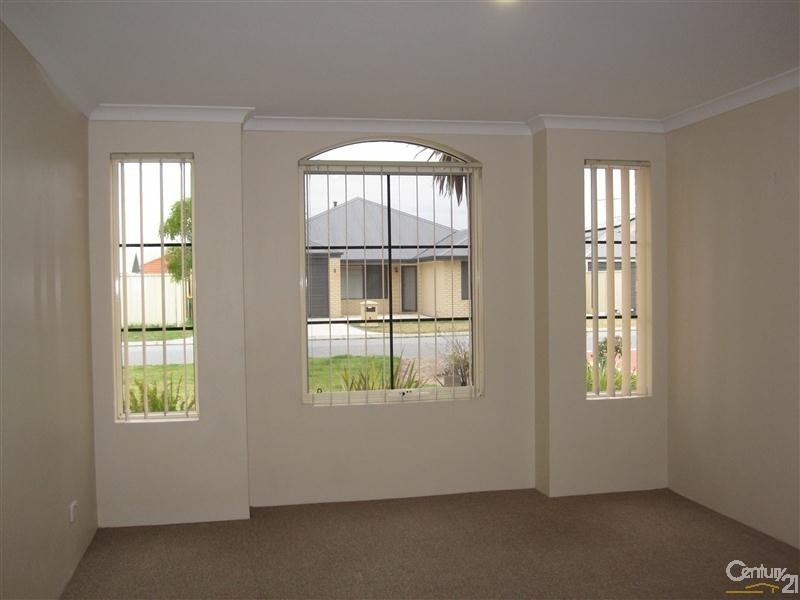 4 Sorrento Turn, Secret Harbour WA 6173