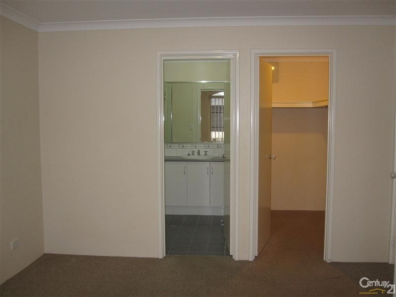 4 Sorrento Turn, Secret Harbour WA 6173