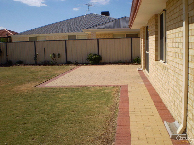 4 Sorrento Turn, Secret Harbour WA 6173