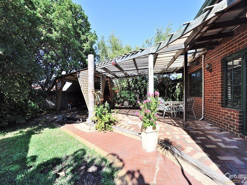 82 Safety Bay Road, Shoalwater WA 6169