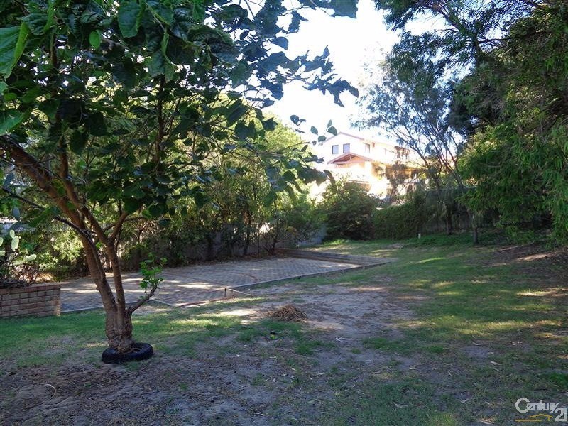 521 Safety Bay Road, Waikiki WA 6169