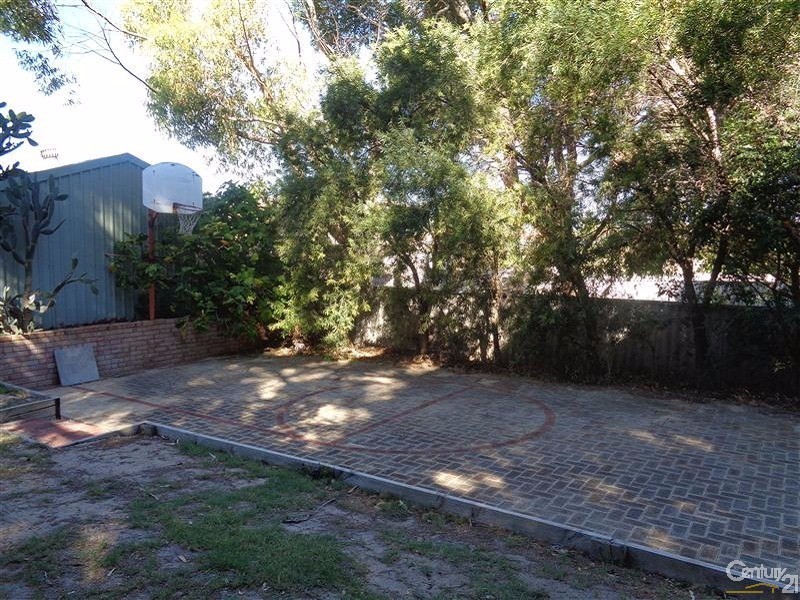 521 Safety Bay Road, Waikiki WA 6169