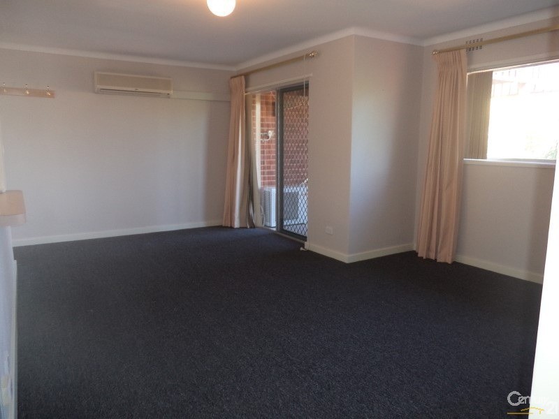 13/14 Canham Way, Orelia WA 6167