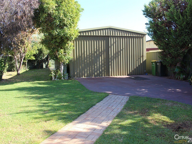 17 Hopkins Place, Waikiki WA 6169