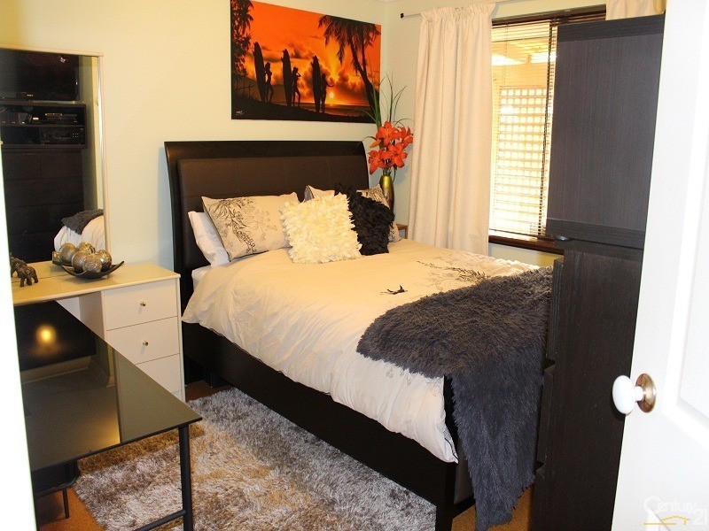 17 Hopkins Place, Waikiki WA 6169