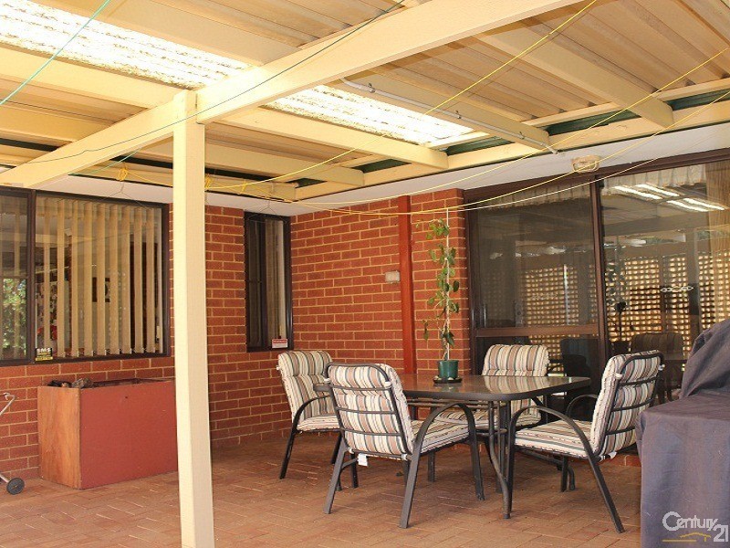 17 Hopkins Place, Waikiki WA 6169