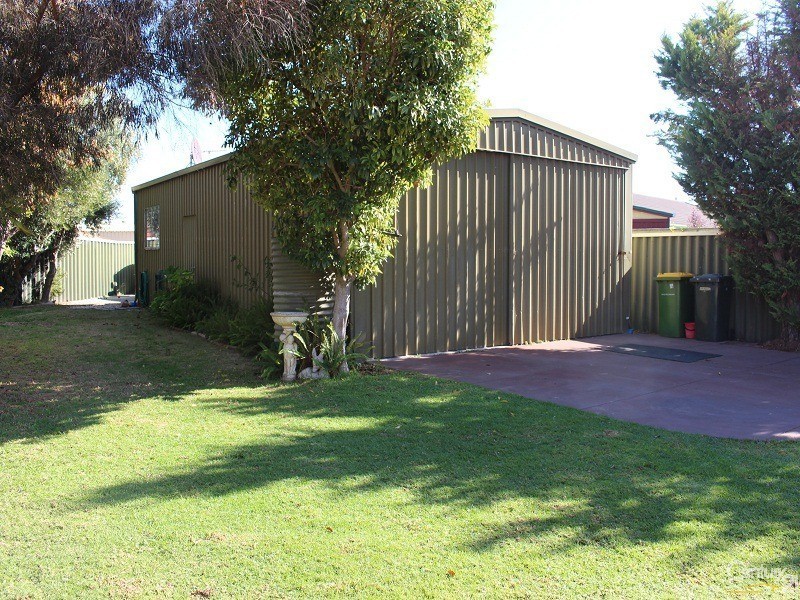 17 Hopkins Place, Waikiki WA 6169