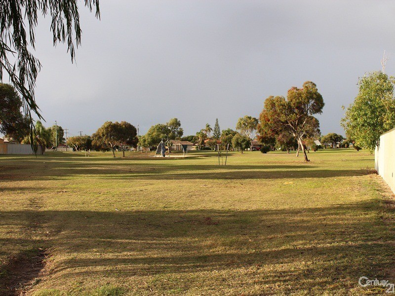 17 Hopkins Place, Waikiki WA 6169