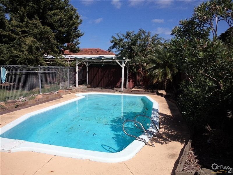 5 Moorine Court, Hillman WA 6168