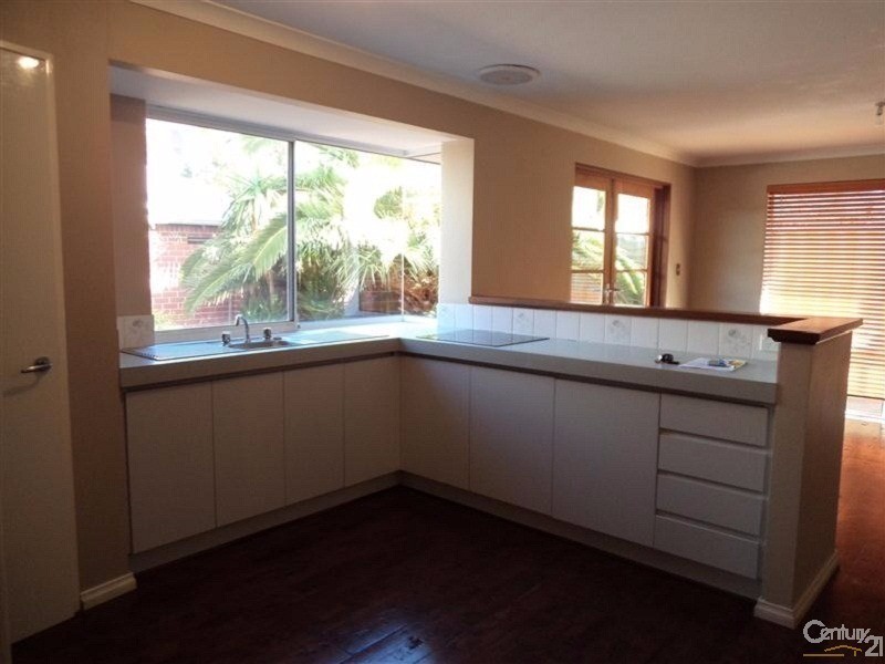 1 Leeder Street, Safety Bay WA 6169