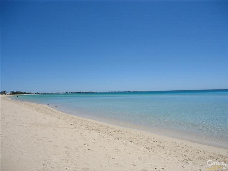 8 Weld Street, Rockingham WA 6168