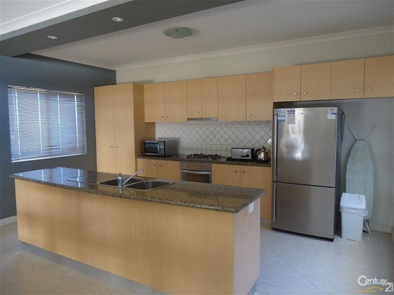 8 Weld Street, Rockingham WA 6168