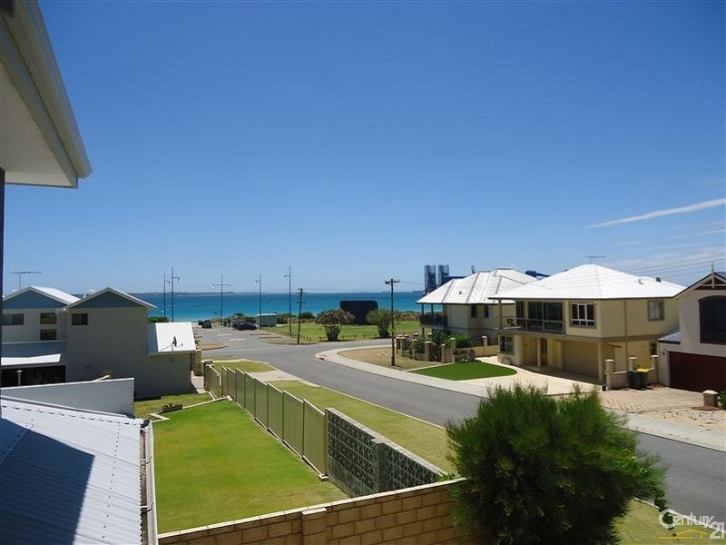 8 Weld Street, Rockingham WA 6168