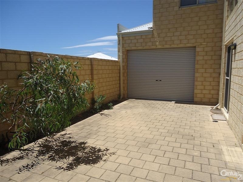 8 Weld Street, Rockingham WA 6168