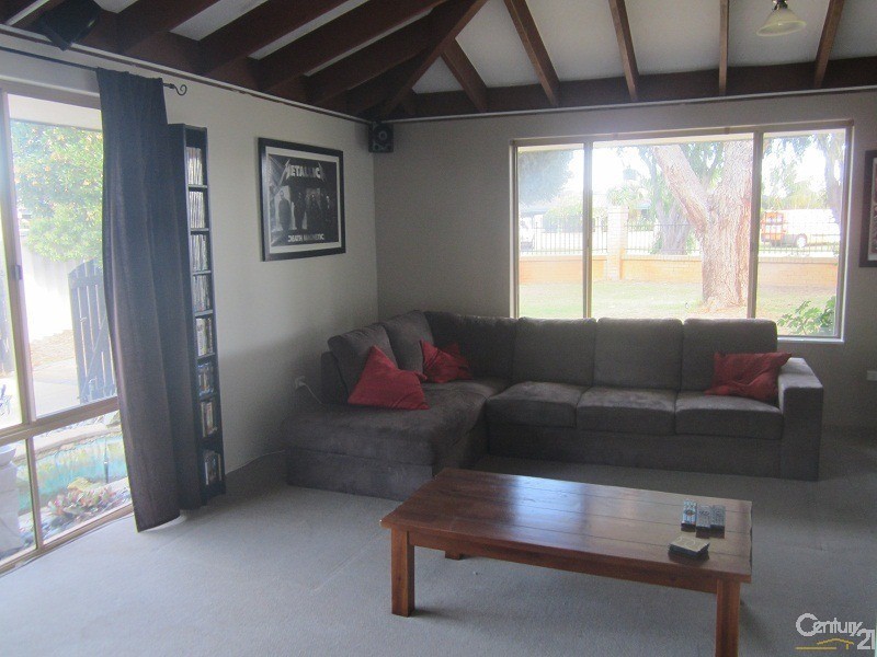 59 Kurrajong Road, Safety Bay WA 6169