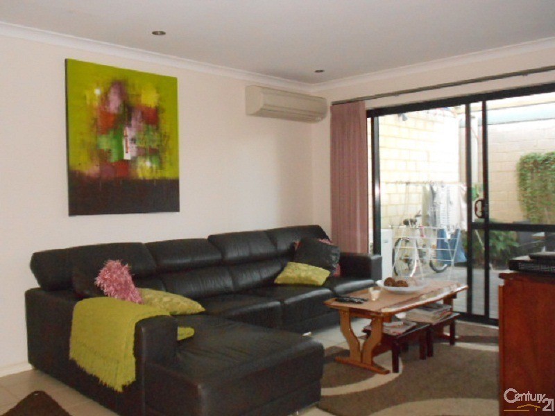 18 Roe Street, Rockingham WA 6168