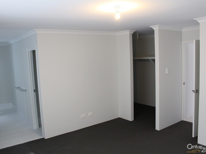 63 Bottlenose Circuit, Waikiki WA 6169