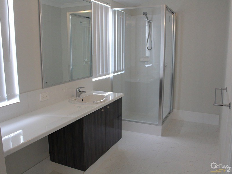 63 Bottlenose Circuit, Waikiki WA 6169