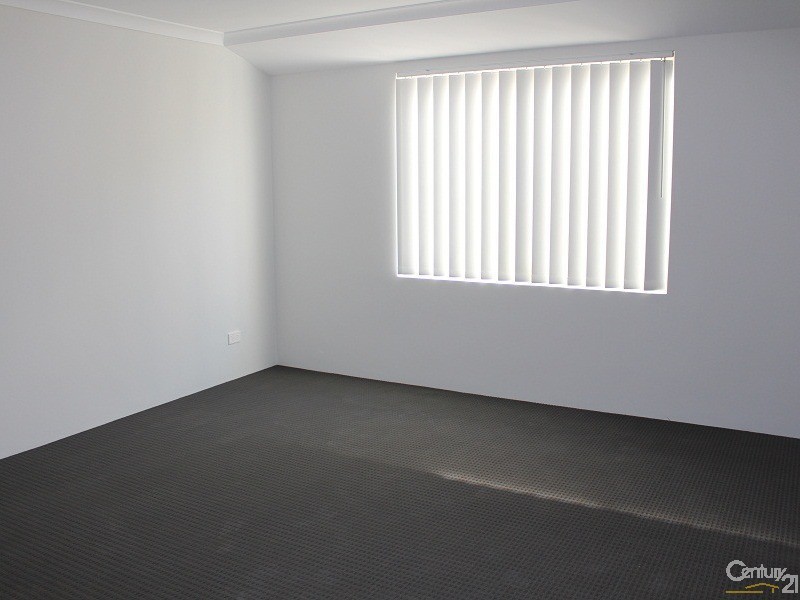 63 Bottlenose Circuit, Waikiki WA 6169