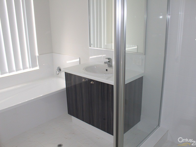63 Bottlenose Circuit, Waikiki WA 6169