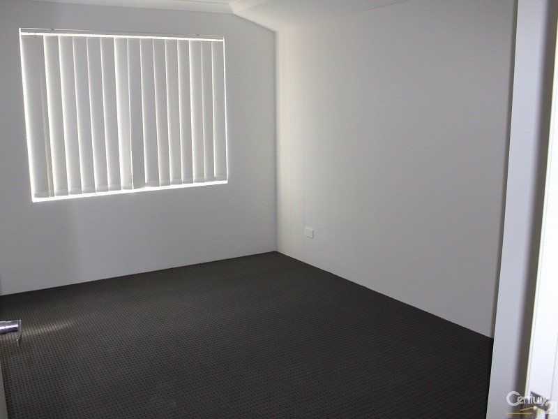 63 Bottlenose Circuit, Waikiki WA 6169