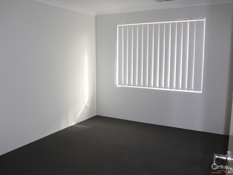 63 Bottlenose Circuit, Waikiki WA 6169