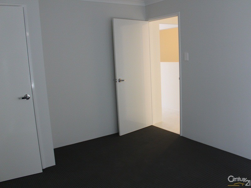 63 Bottlenose Circuit, Waikiki WA 6169