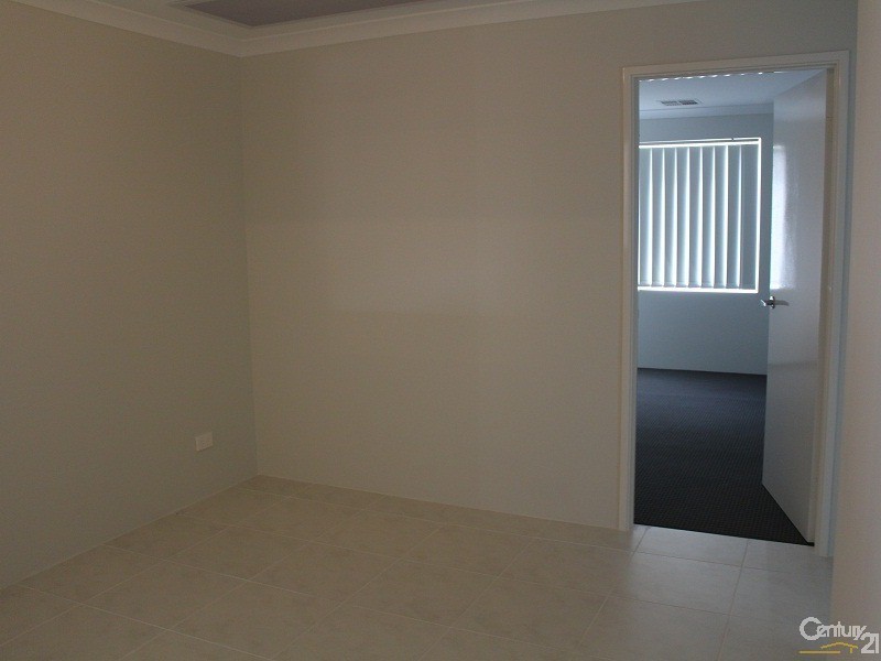 63 Bottlenose Circuit, Waikiki WA 6169