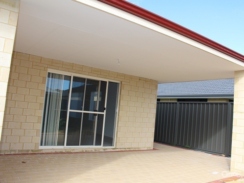 63 Bottlenose Circuit, Waikiki WA 6169