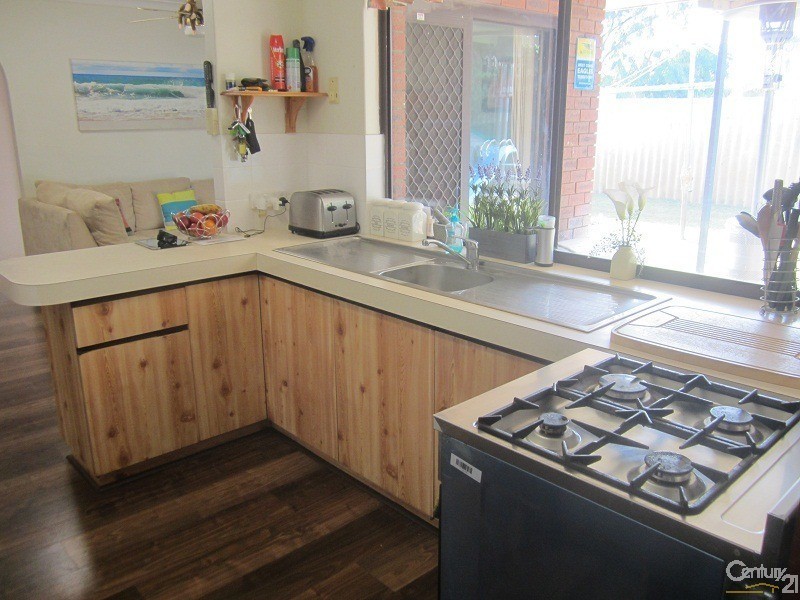 10 Falcon Street, Rockingham WA 6168