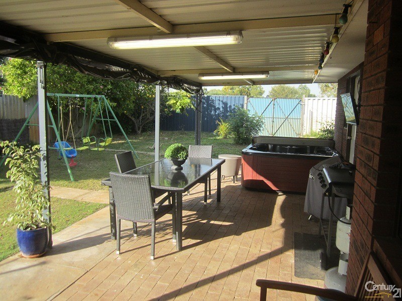 10 Falcon Street, Rockingham WA 6168